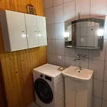 W Kotkowie Nad Jeziorem Gil *