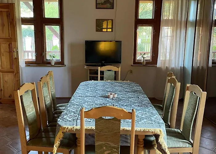 W Kotkowie Nad Jeziorem Gil *